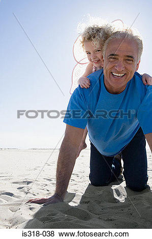 Resim - dede, oynama, ile, torun, üstünde, plaj. Fotosearch - Fotoğraf, Resim, Baskı ve Clipart ara